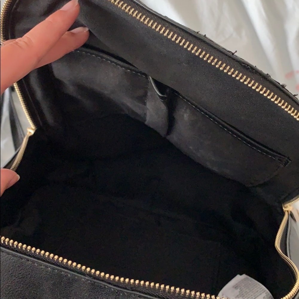 Backpack - Picture 3 of 4